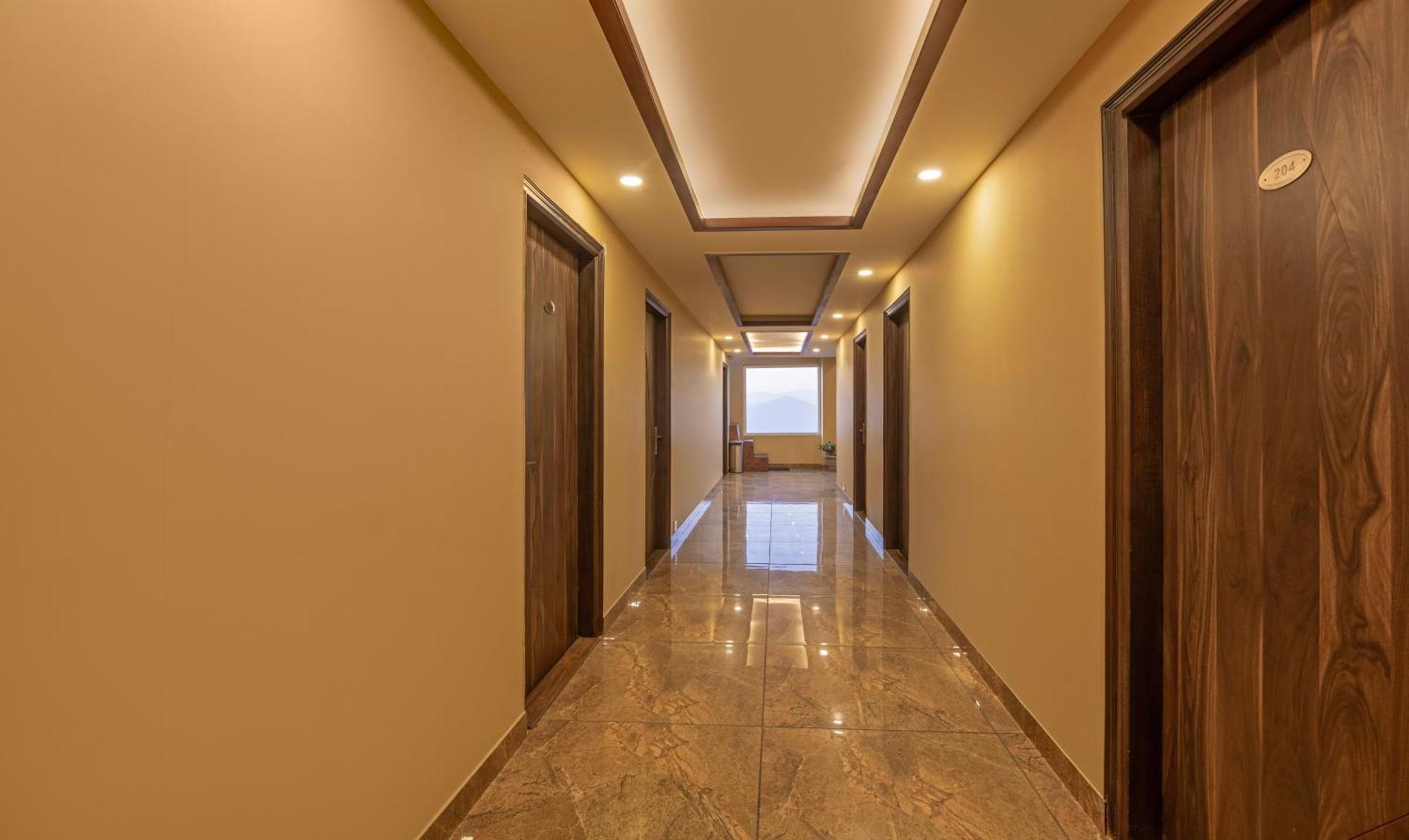 Treebo The Northern Retreat Resort With Mountain View Shimla Exterior foto
